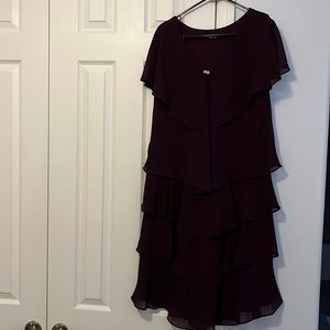 Women’s size 16 SLNY burgundy, comfortable pull-in dress
